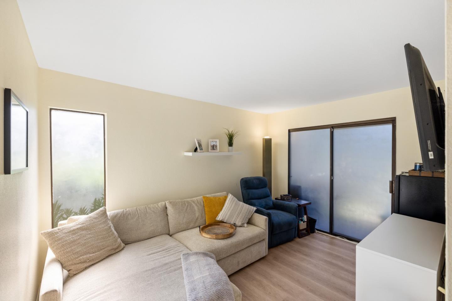 Detail Gallery Image 9 of 21 For 67 Montsalas Dr, Monterey,  CA 93940 - 2 Beds | 2 Baths