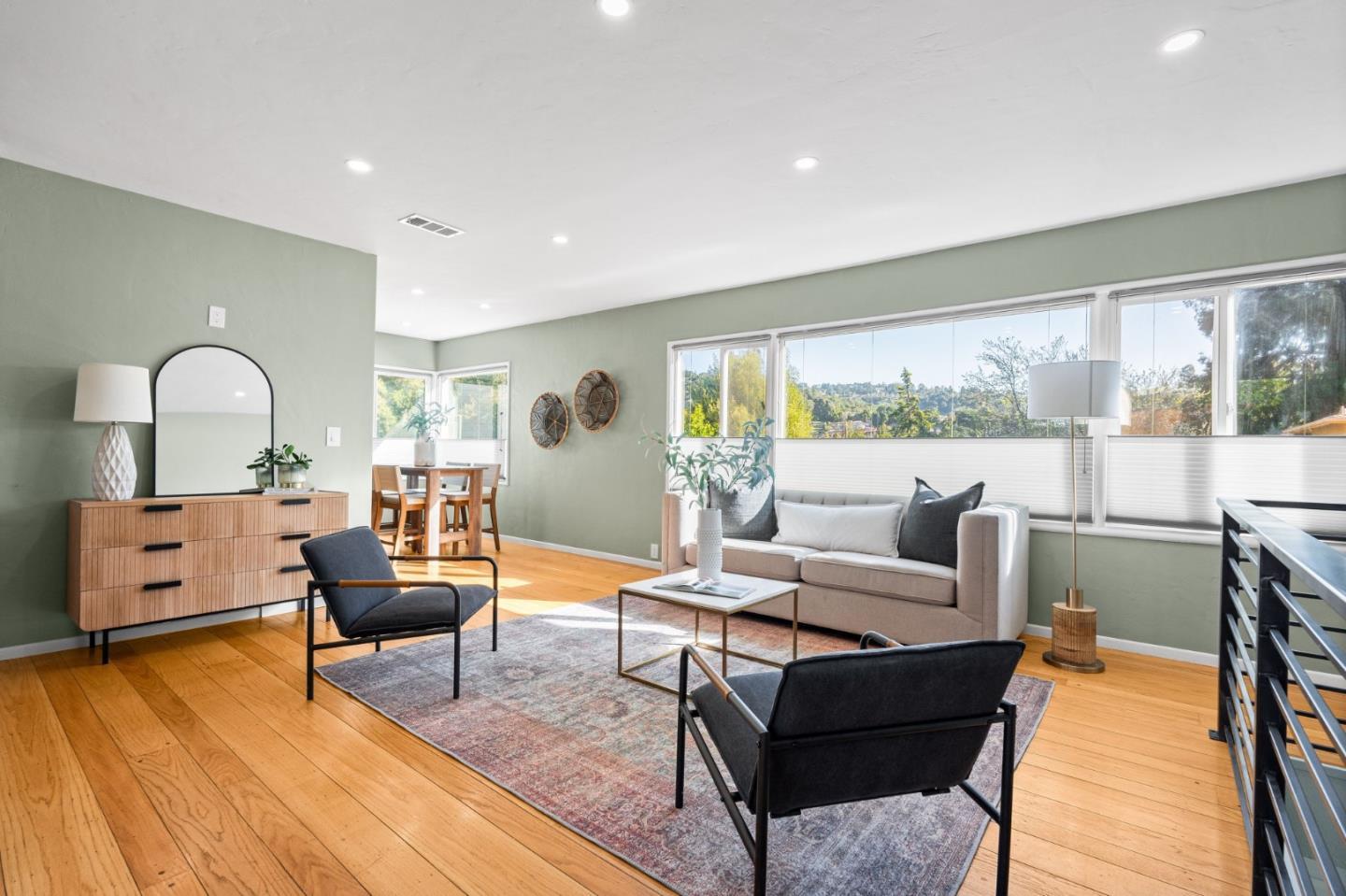 Detail Gallery Image 10 of 46 For 8124 Greenly Dr, Oakland,  CA 94605 - 4 Beds | 2/1 Baths