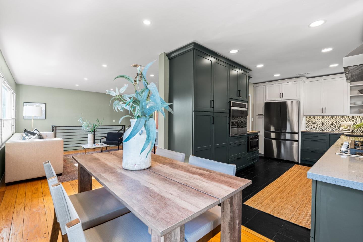 Detail Gallery Image 13 of 46 For 8124 Greenly Dr, Oakland,  CA 94605 - 4 Beds | 2/1 Baths