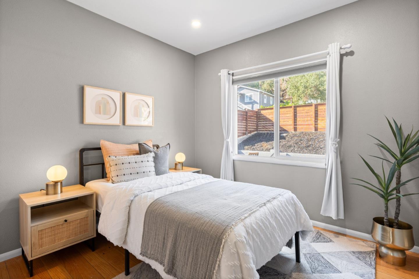 Detail Gallery Image 20 of 46 For 8124 Greenly Dr, Oakland,  CA 94605 - 4 Beds | 2/1 Baths