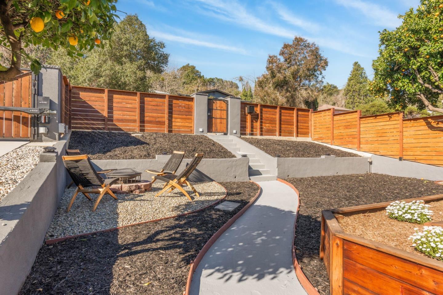 Detail Gallery Image 7 of 46 For 8124 Greenly Dr, Oakland,  CA 94605 - 4 Beds | 2/1 Baths