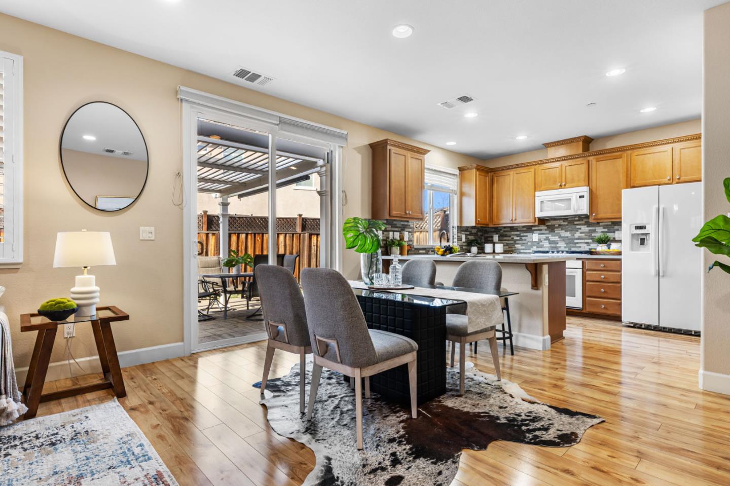 Detail Gallery Image 6 of 28 For 41 Caspian Way, Gilroy,  CA 95020 - 4 Beds | 2/1 Baths