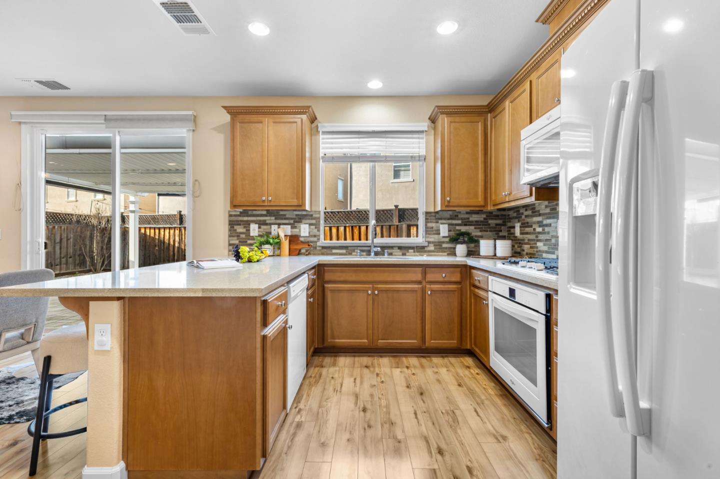 Detail Gallery Image 8 of 28 For 41 Caspian Way, Gilroy,  CA 95020 - 4 Beds | 2/1 Baths