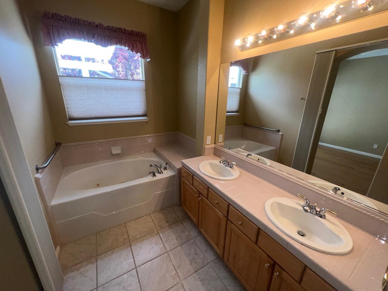 Detail Gallery Image 14 of 35 For 2076 Mataro Way, San Jose,  CA 95135 - 3 Beds | 2 Baths