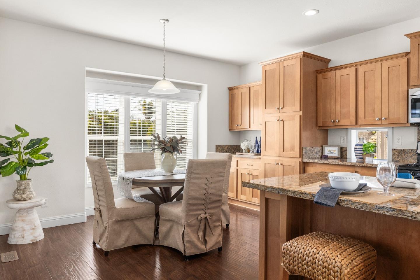 Detail Gallery Image 7 of 25 For 49 Greco St #49,  Aptos,  CA 95003 - 3 Beds | 2 Baths