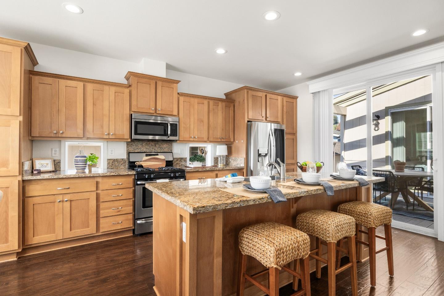 Detail Gallery Image 8 of 25 For 49 Greco St #49,  Aptos,  CA 95003 - 3 Beds | 2 Baths