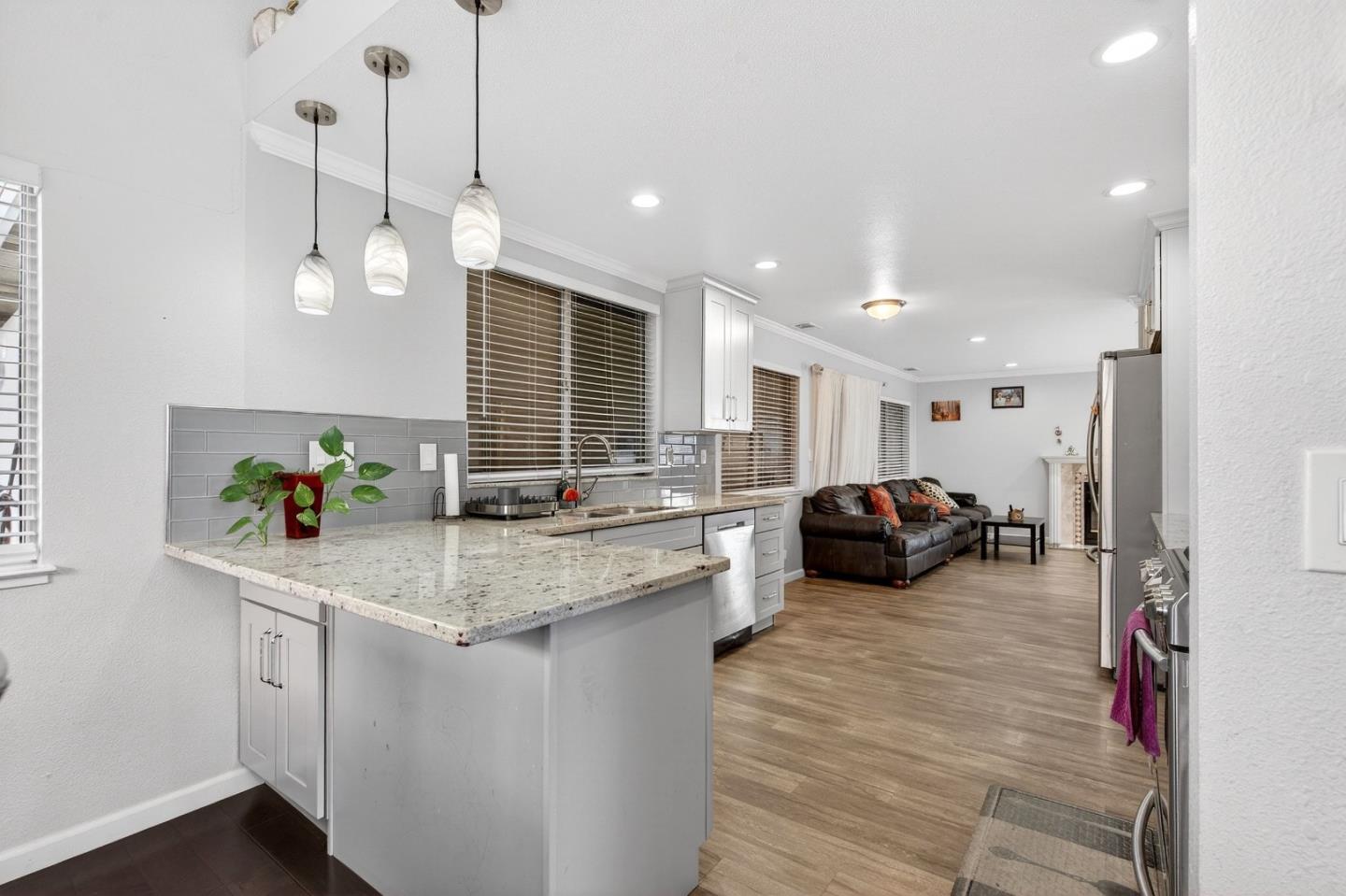 Detail Gallery Image 8 of 37 For 3330 Vernice Ave, San Jose,  CA 95127 - 4 Beds | 2/1 Baths