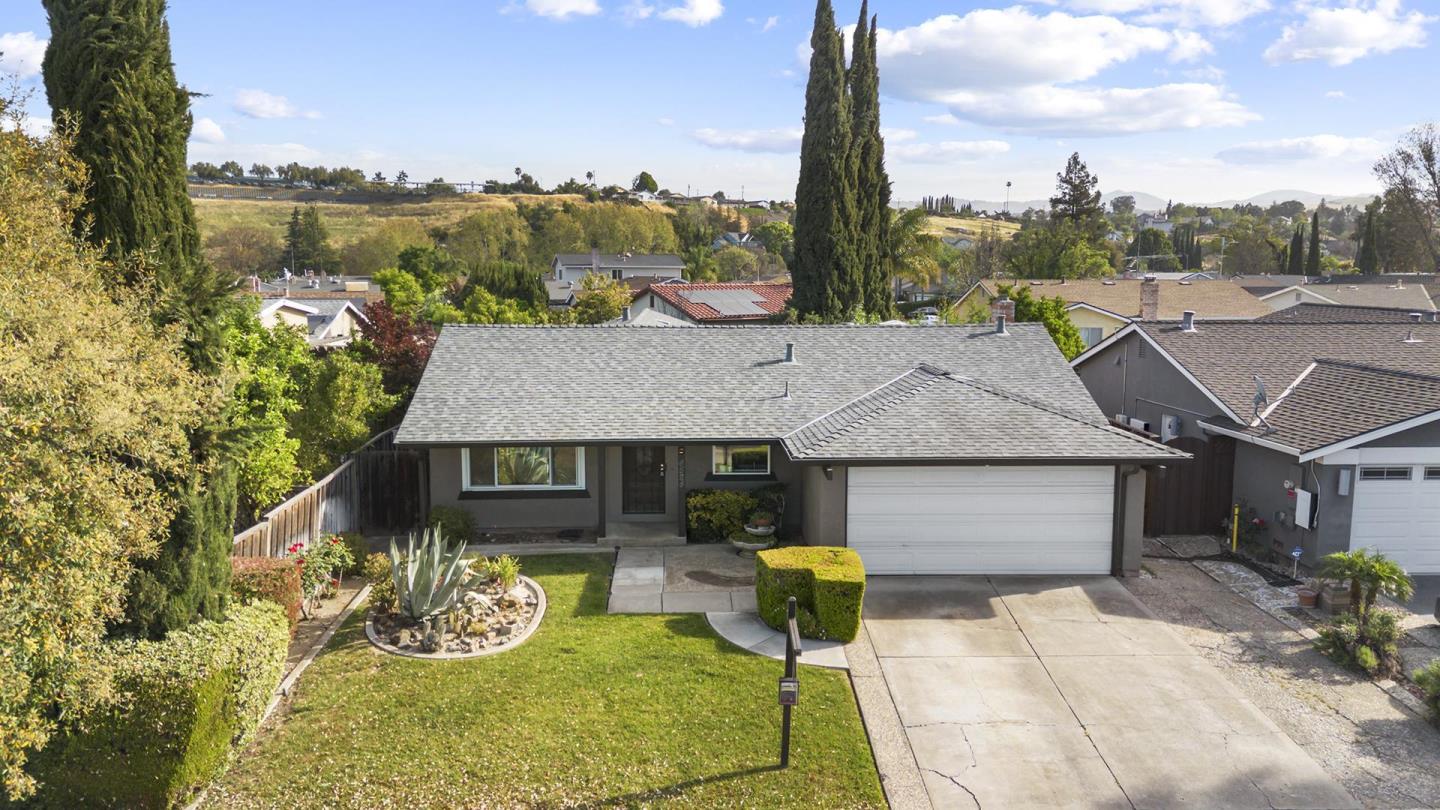 Detail Gallery Image 2 of 35 For 4584 Rotherhaven Way, San Jose,  CA 95111 - 3 Beds | 2 Baths