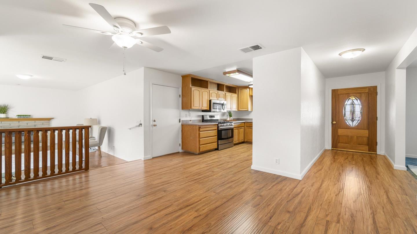 Detail Gallery Image 9 of 35 For 4584 Rotherhaven Way, San Jose,  CA 95111 - 3 Beds | 2 Baths