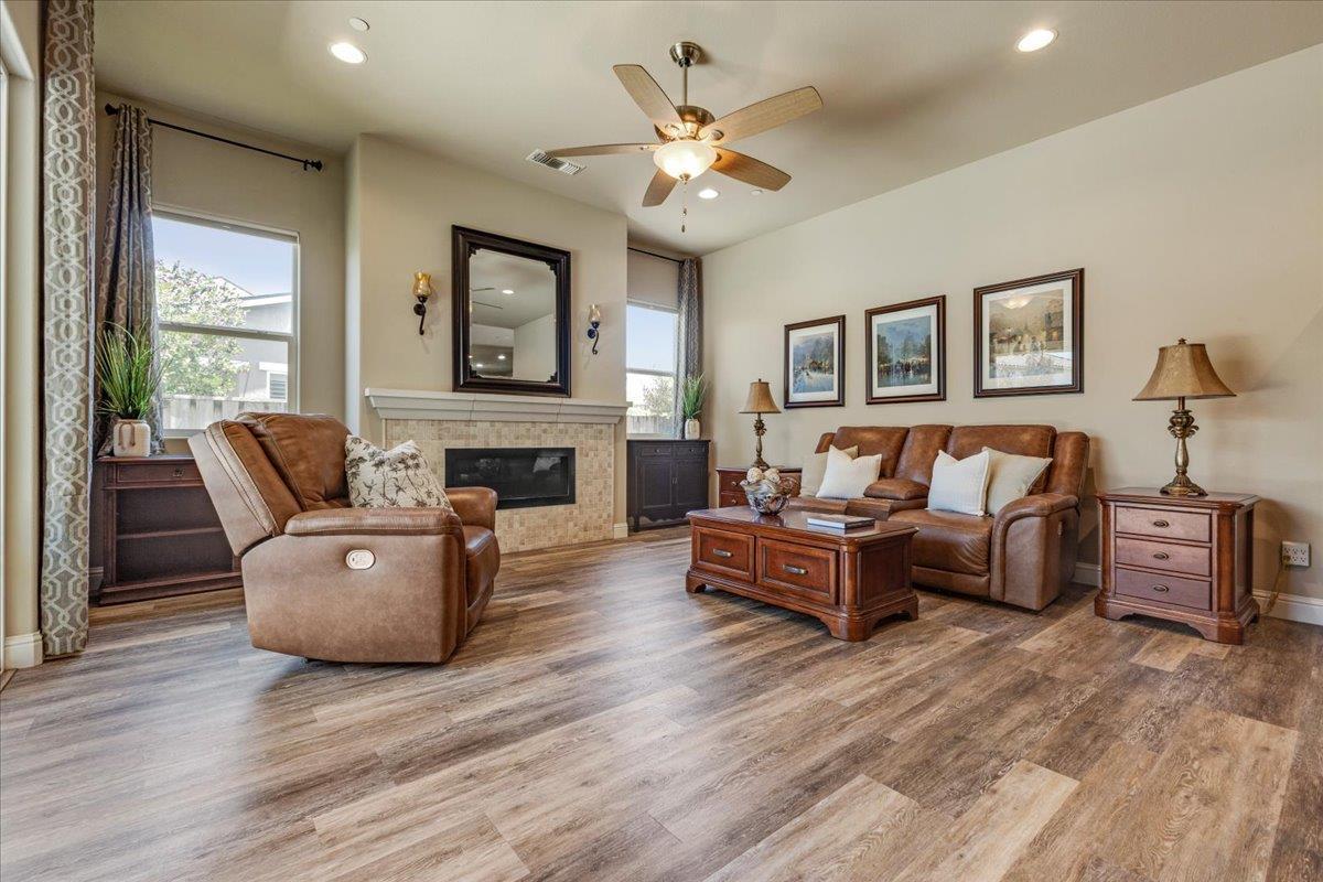 Detail Gallery Image 12 of 24 For 481 Logan Way, Marina,  CA 93933 - 3 Beds | 2 Baths