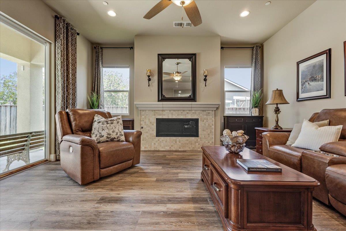 Detail Gallery Image 13 of 24 For 481 Logan Way, Marina,  CA 93933 - 3 Beds | 2 Baths