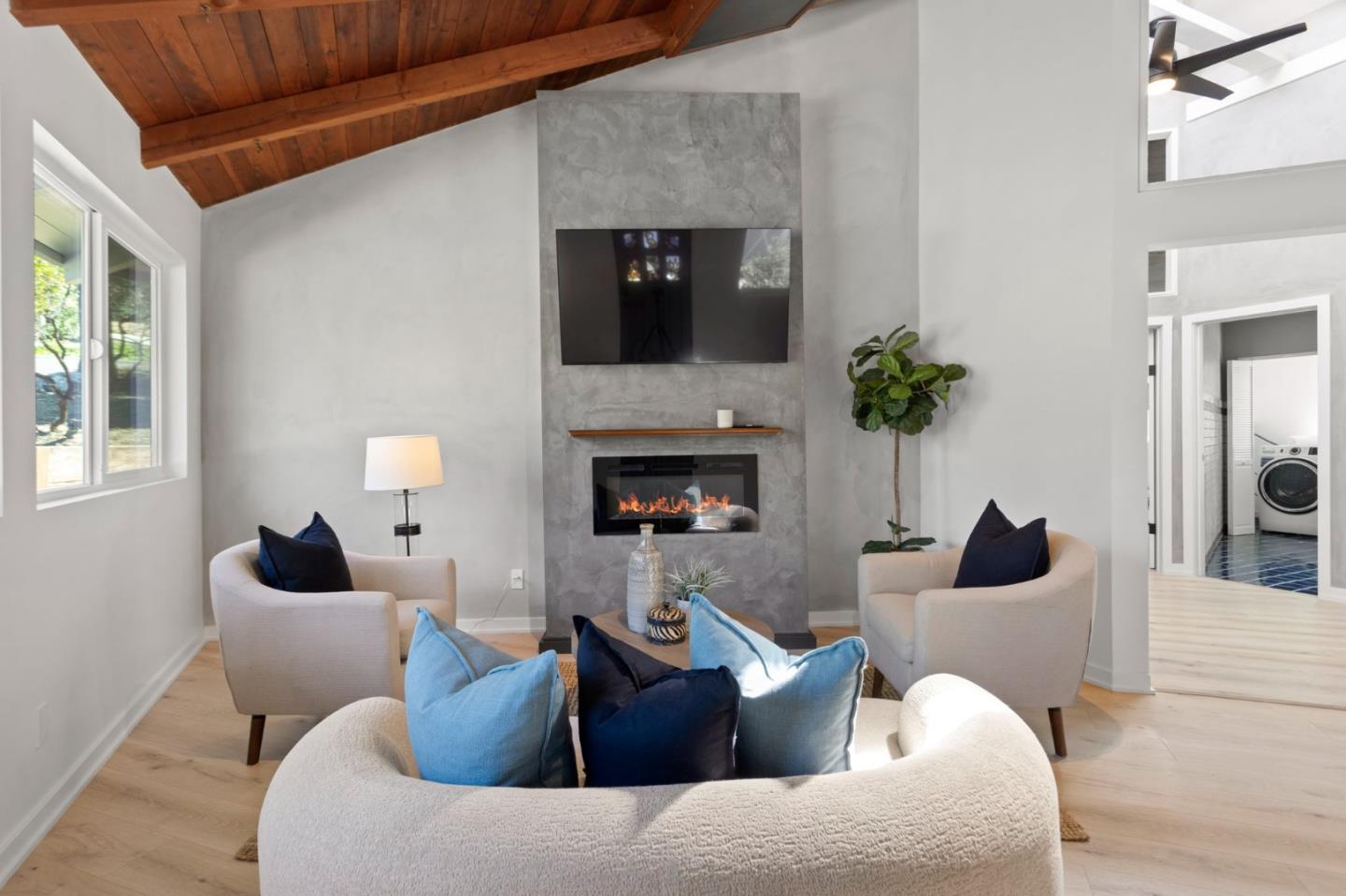 Detail Gallery Image 4 of 27 For 47 Recreation Dr, La Honda,  CA 94020 - 2 Beds | 1 Baths