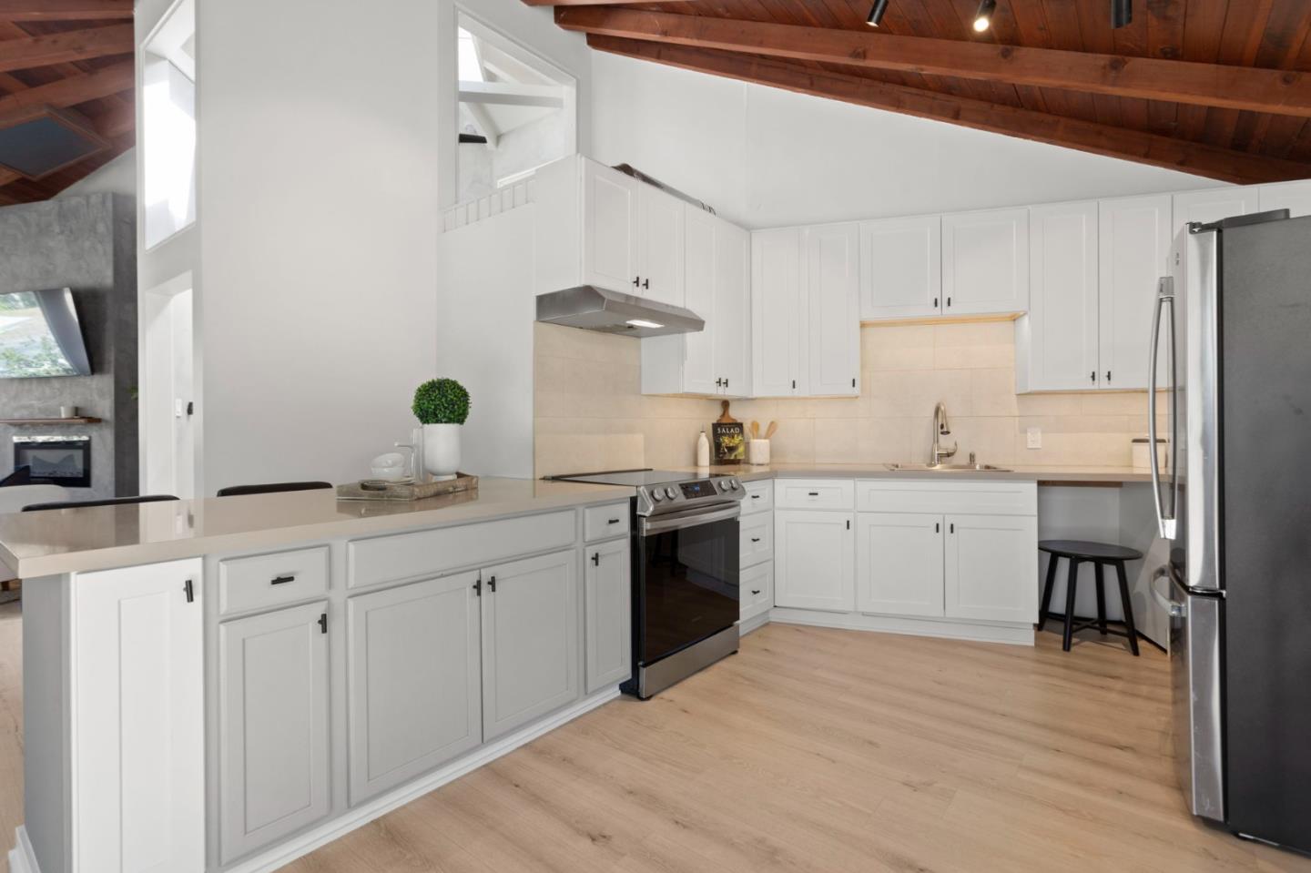 Detail Gallery Image 8 of 27 For 47 Recreation Dr, La Honda,  CA 94020 - 2 Beds | 1 Baths