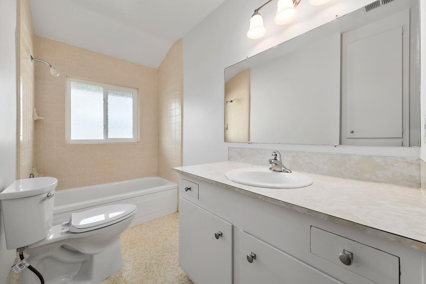 Detail Gallery Image 12 of 22 For 5576 Sunny Oaks Dr, San Jose,  CA 95123 - 3 Beds | 2 Baths