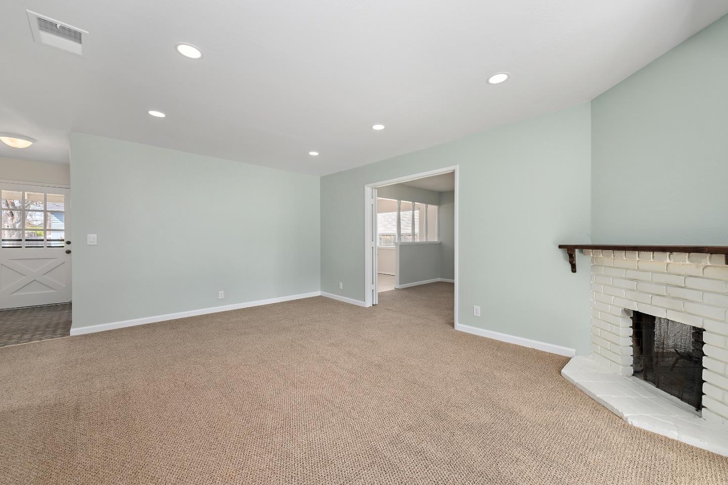 Detail Gallery Image 5 of 22 For 5576 Sunny Oaks Dr, San Jose,  CA 95123 - 3 Beds | 2 Baths