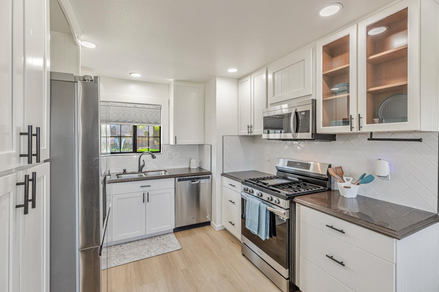 Detail Gallery Image 13 of 40 For 200 Gibson Dr #36,  Hollister,  CA 95023 - 3 Beds | 1/1 Baths