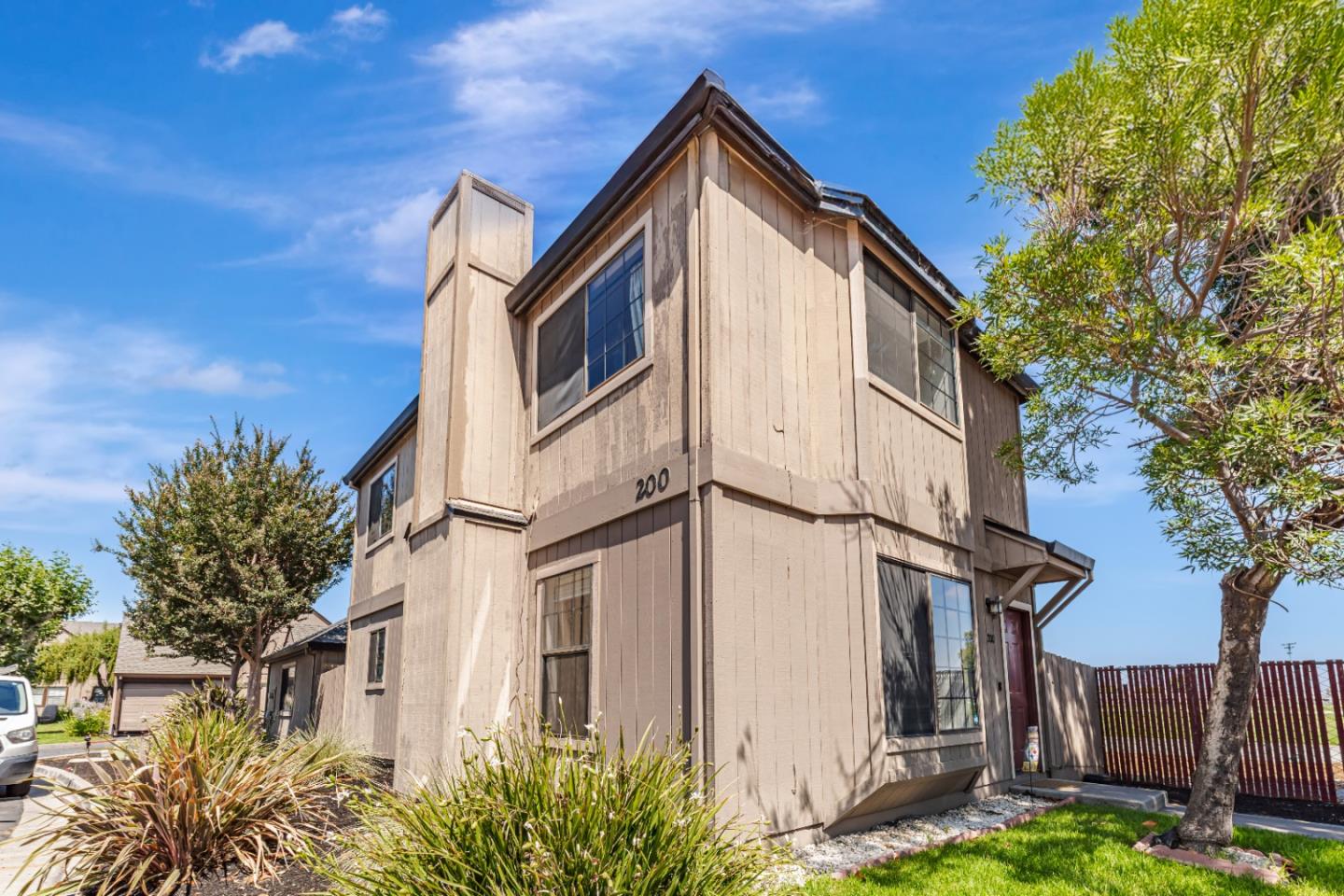 Detail Gallery Image 3 of 40 For 200 Gibson Dr #36,  Hollister,  CA 95023 - 3 Beds | 1/1 Baths