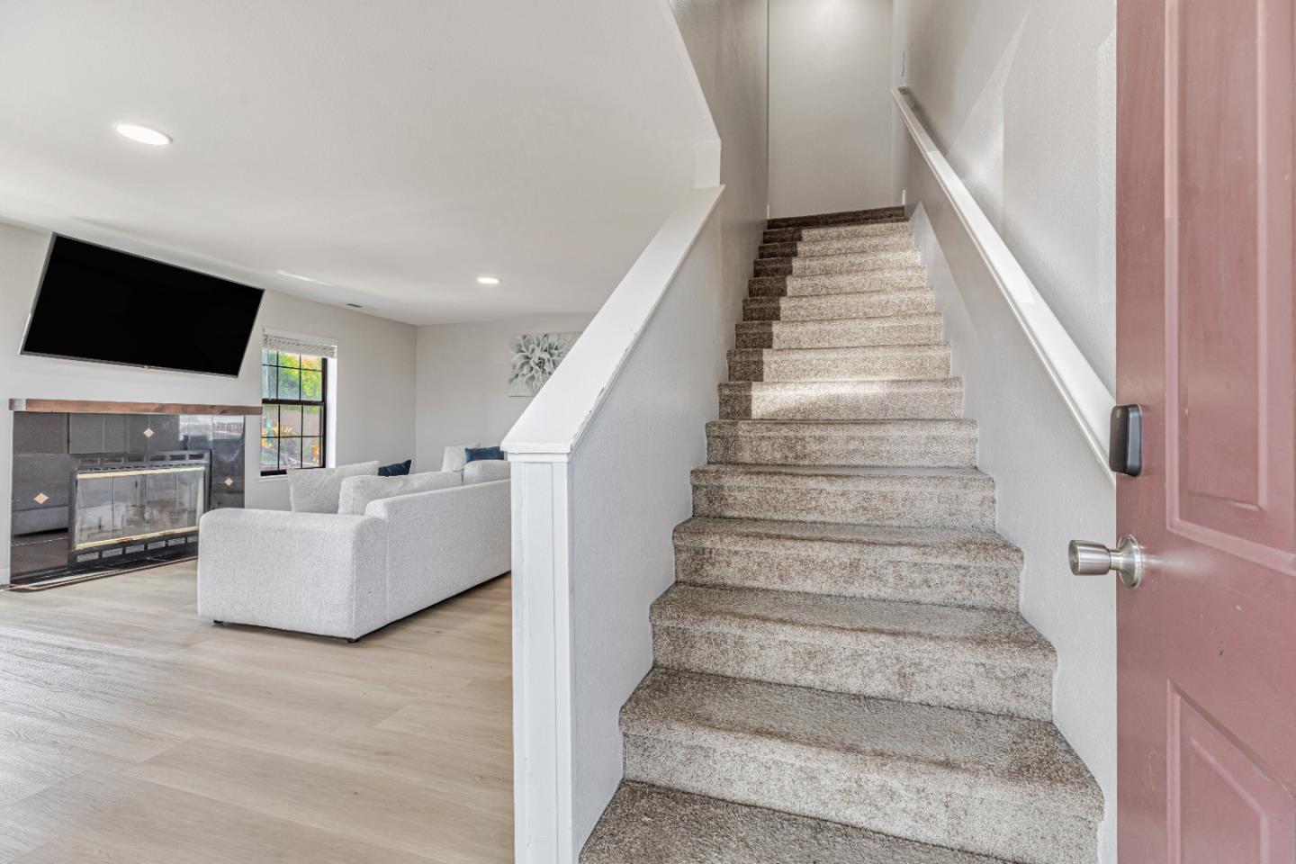 Detail Gallery Image 6 of 40 For 200 Gibson Dr #36,  Hollister,  CA 95023 - 3 Beds | 1/1 Baths