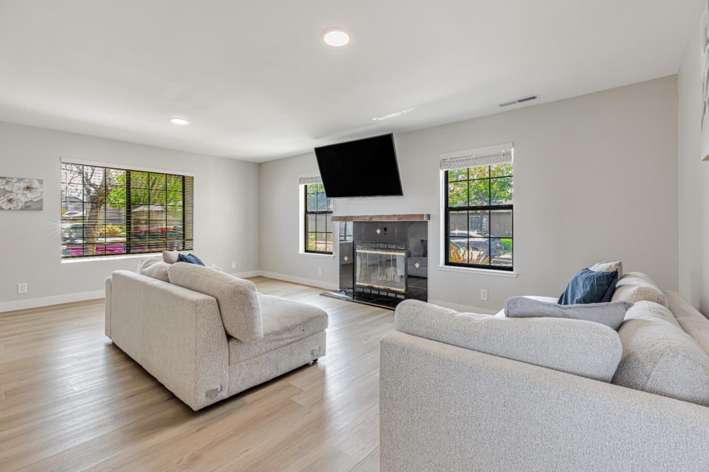 Detail Gallery Image 9 of 40 For 200 Gibson Dr #36,  Hollister,  CA 95023 - 3 Beds | 1/1 Baths