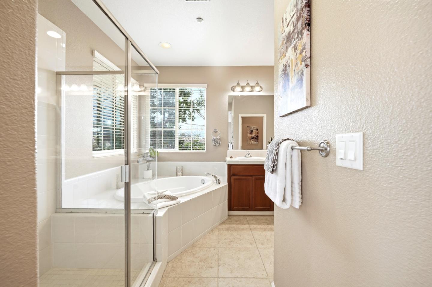 Detail Gallery Image 18 of 42 For 7902 English Oak Cir, Gilroy,  CA 95020 - 3 Beds | 2/1 Baths