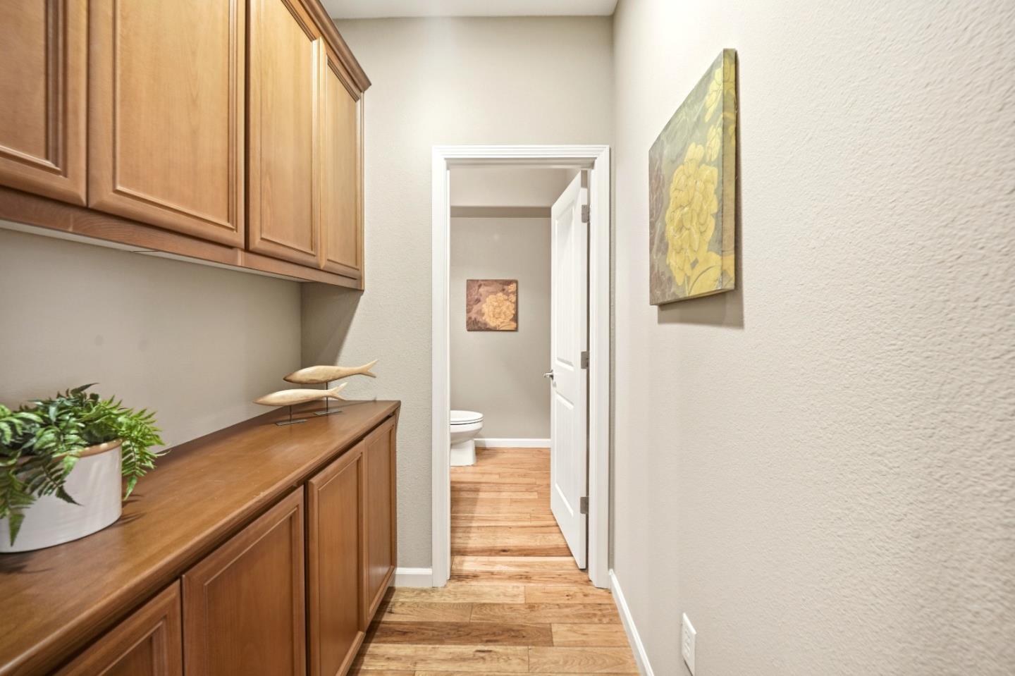 Detail Gallery Image 22 of 42 For 7902 English Oak Cir, Gilroy,  CA 95020 - 3 Beds | 2/1 Baths