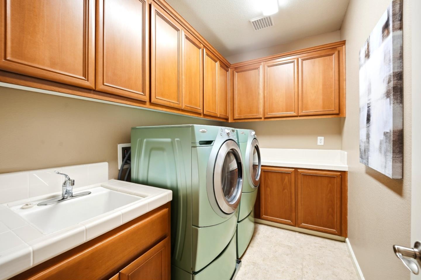 Detail Gallery Image 24 of 42 For 7902 English Oak Cir, Gilroy,  CA 95020 - 3 Beds | 2/1 Baths