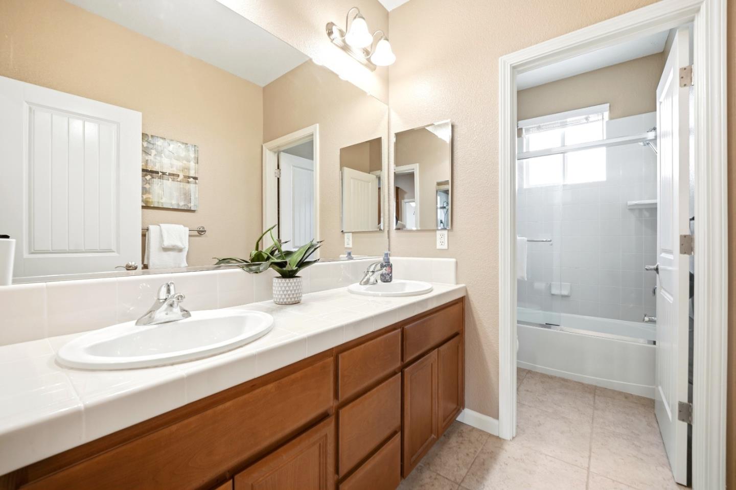 Detail Gallery Image 27 of 42 For 7902 English Oak Cir, Gilroy,  CA 95020 - 3 Beds | 2/1 Baths