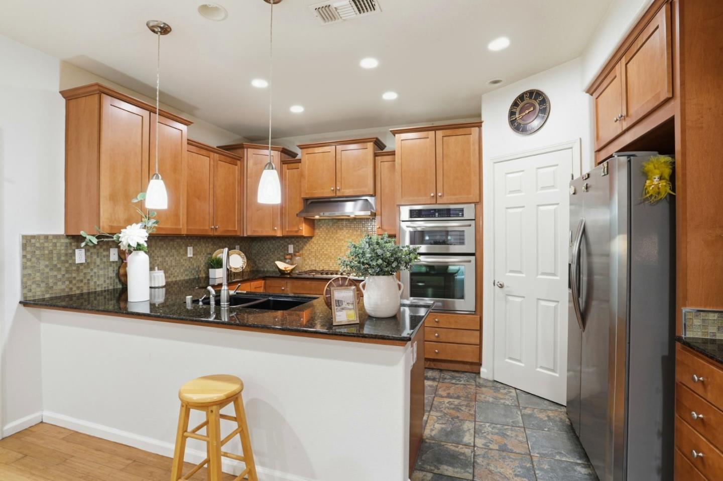 Detail Gallery Image 11 of 36 For 257 Rayos Del Sol Dr, San Jose,  CA 95116 - 4 Beds | 4 Baths