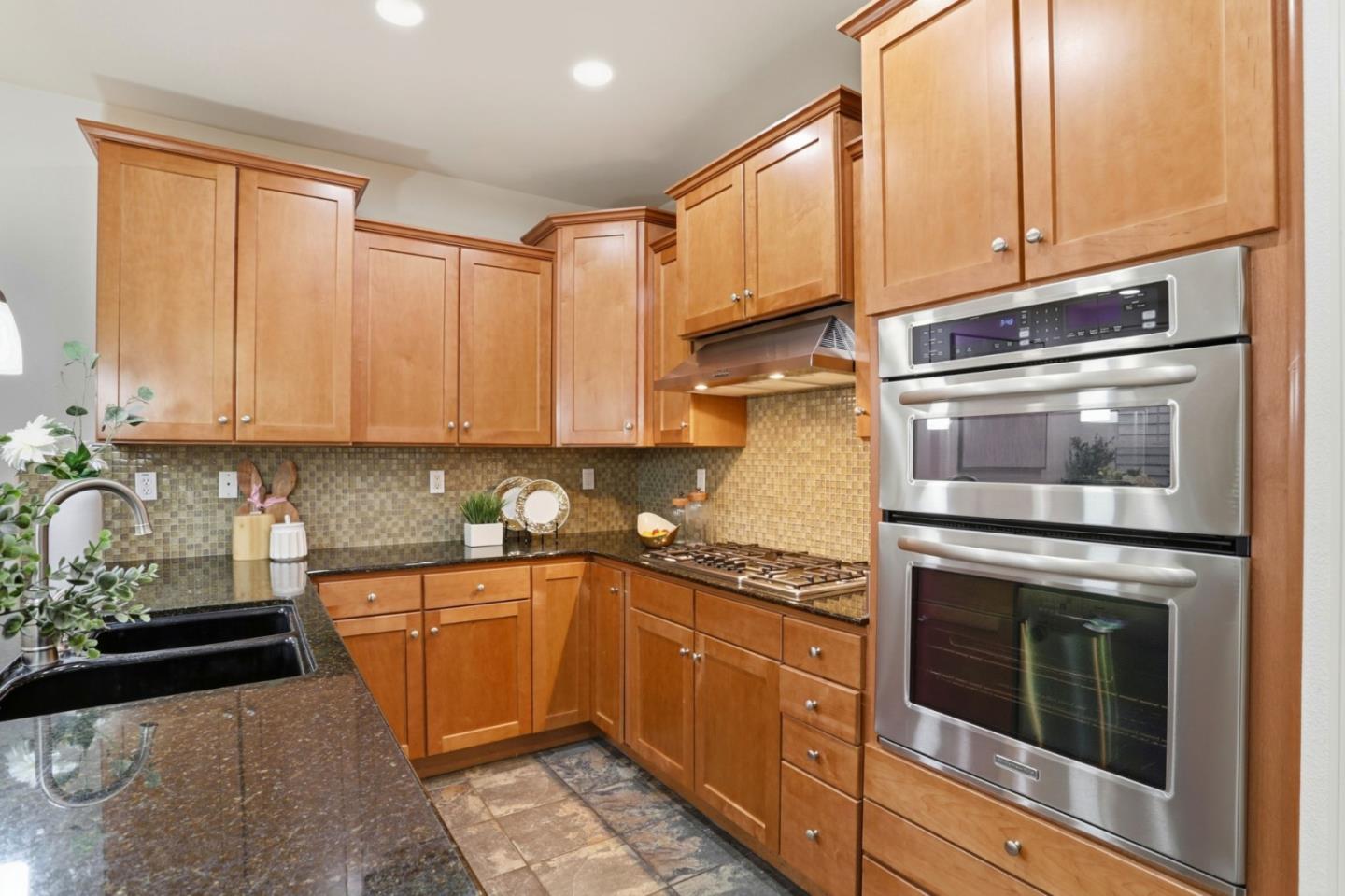 Detail Gallery Image 12 of 36 For 257 Rayos Del Sol Dr, San Jose,  CA 95116 - 4 Beds | 4 Baths