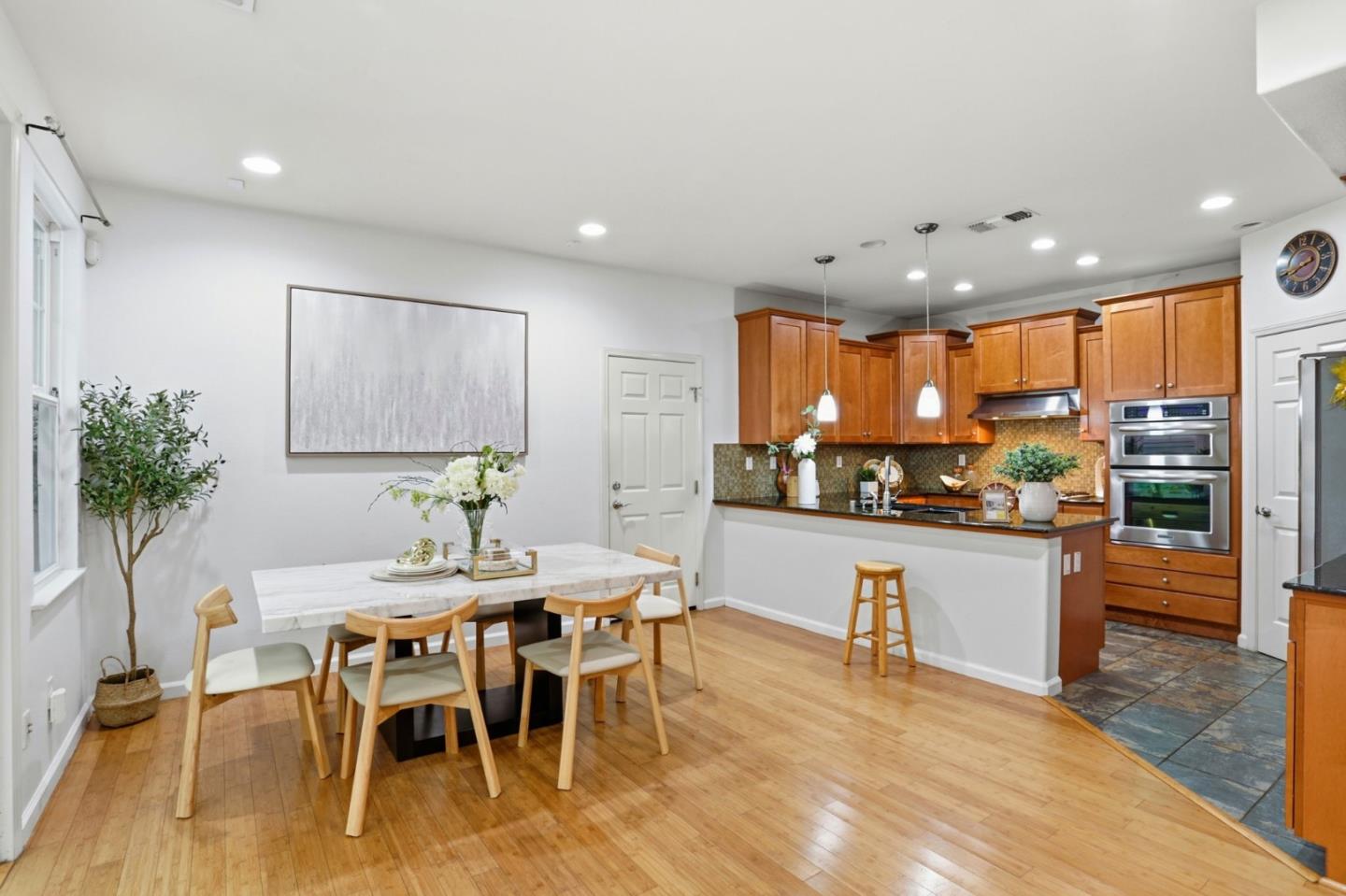 Detail Gallery Image 15 of 36 For 257 Rayos Del Sol Dr, San Jose,  CA 95116 - 4 Beds | 4 Baths