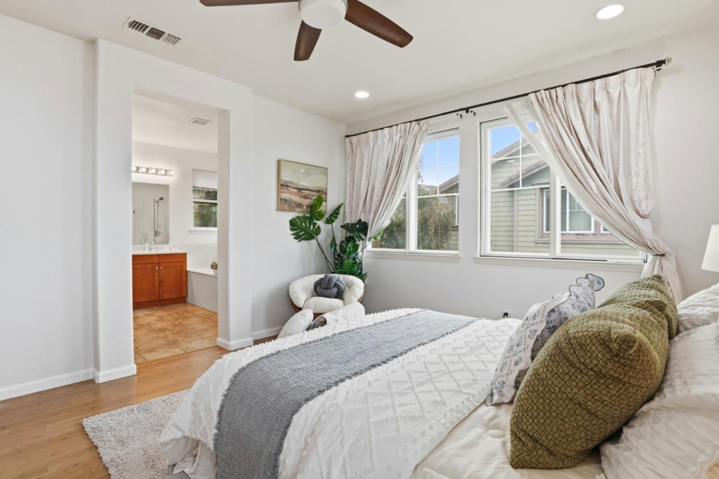 Detail Gallery Image 25 of 36 For 257 Rayos Del Sol Dr, San Jose,  CA 95116 - 4 Beds | 4 Baths