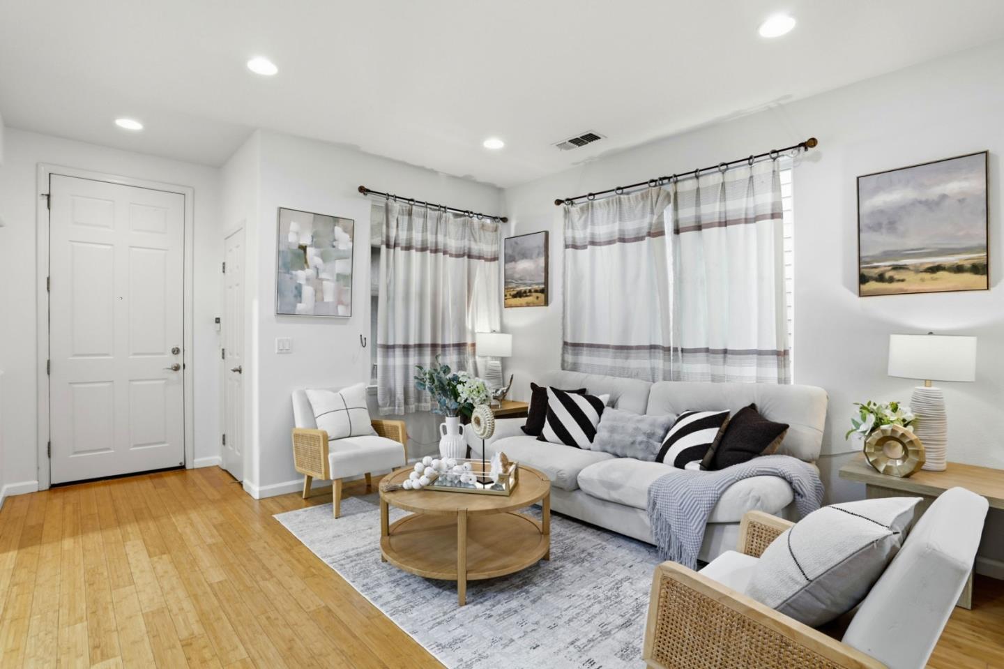 Detail Gallery Image 8 of 36 For 257 Rayos Del Sol Dr, San Jose,  CA 95116 - 4 Beds | 4 Baths