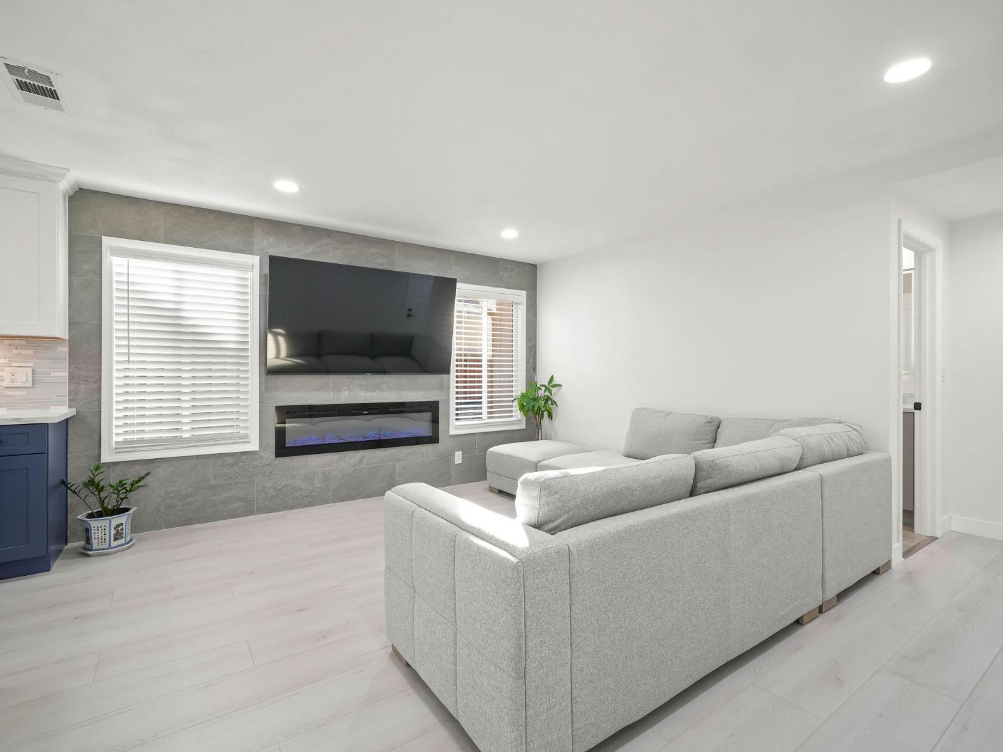 Detail Gallery Image 4 of 29 For 14 via Campina, San Jose,  CA 95139 - 3 Beds | 2 Baths