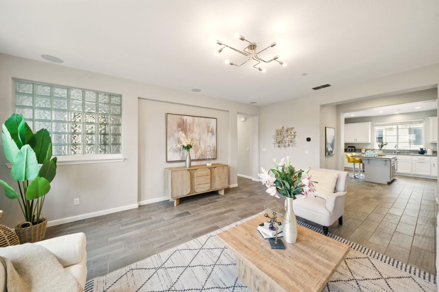 Detail Gallery Image 10 of 39 For 26540 Hayward Blvd, Hayward,  CA 94542 - 3 Beds | 3/1 Baths