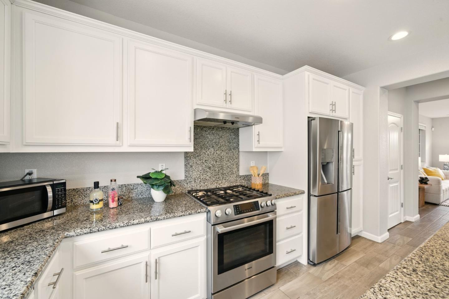 Detail Gallery Image 17 of 39 For 26540 Hayward Blvd, Hayward,  CA 94542 - 3 Beds | 3/1 Baths