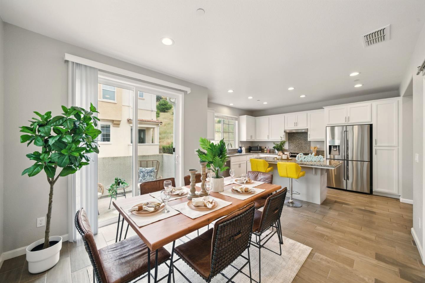 Detail Gallery Image 19 of 39 For 26540 Hayward Blvd, Hayward,  CA 94542 - 3 Beds | 3/1 Baths