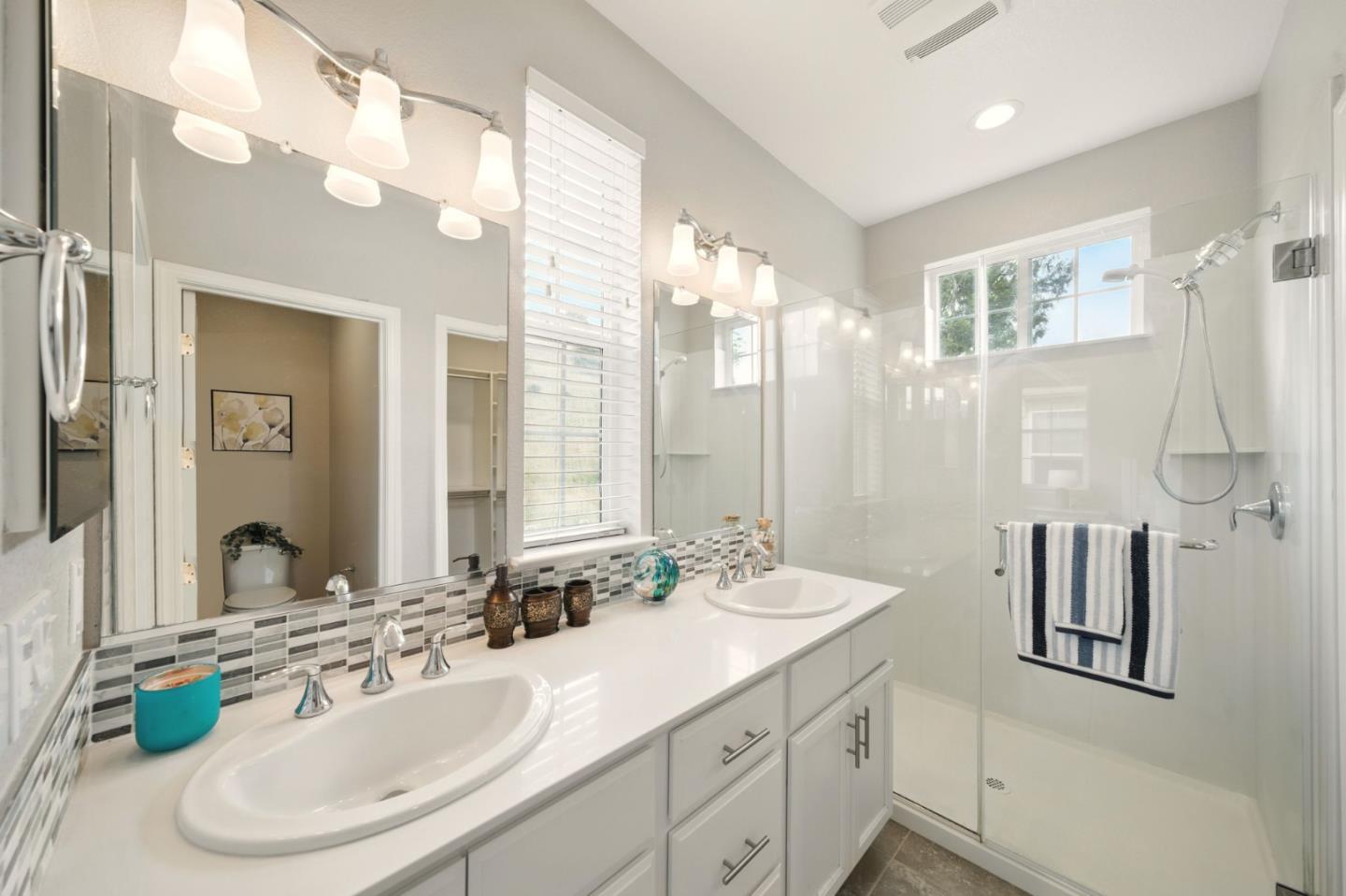 Detail Gallery Image 27 of 39 For 26540 Hayward Blvd, Hayward,  CA 94542 - 3 Beds | 3/1 Baths