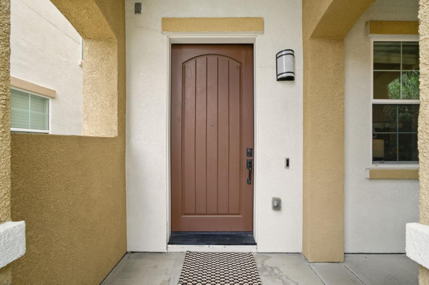 Detail Gallery Image 3 of 39 For 26540 Hayward Blvd, Hayward,  CA 94542 - 3 Beds | 3/1 Baths