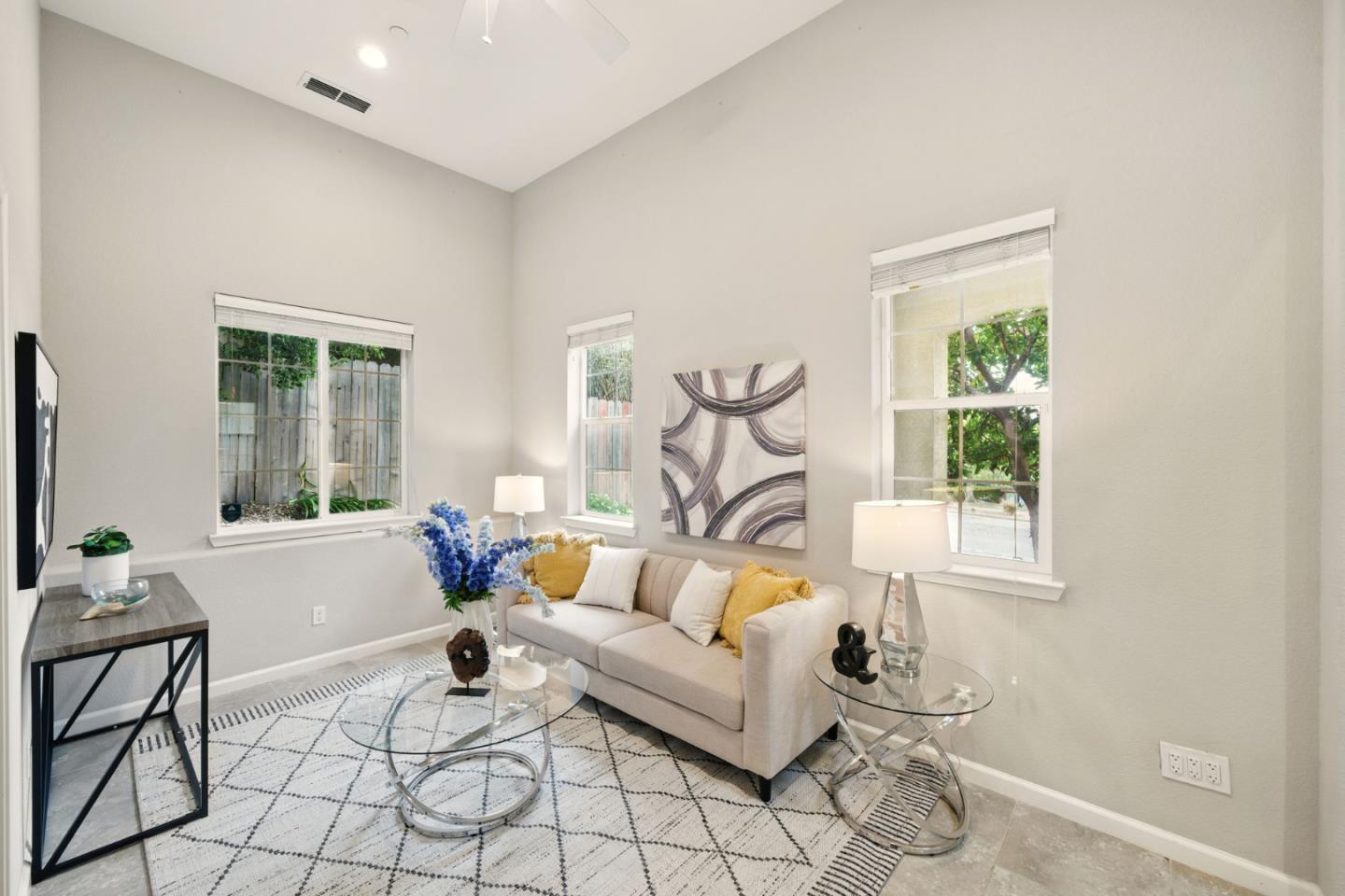 Detail Gallery Image 5 of 39 For 26540 Hayward Blvd, Hayward,  CA 94542 - 3 Beds | 3/1 Baths