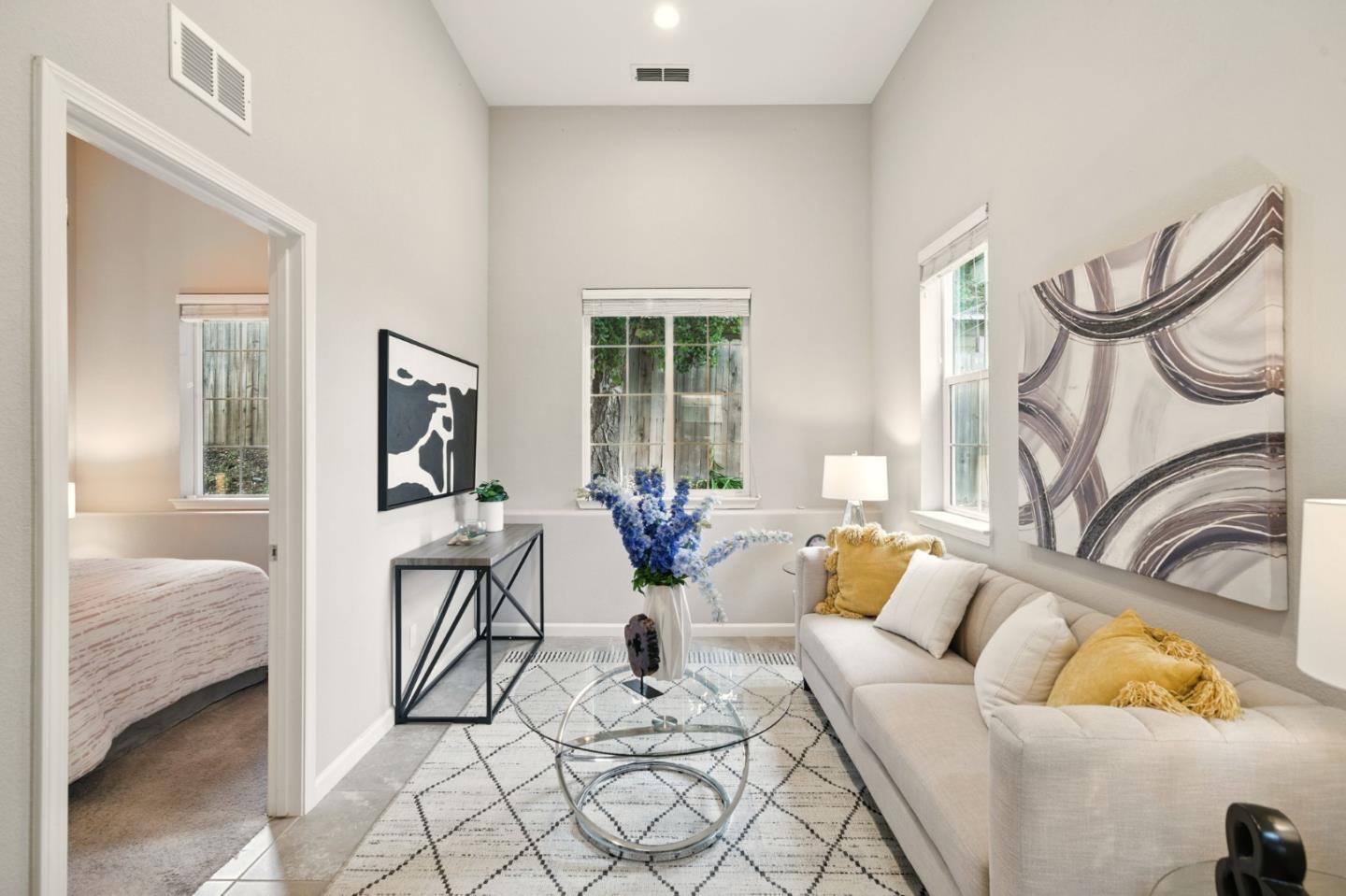 Detail Gallery Image 8 of 39 For 26540 Hayward Blvd, Hayward,  CA 94542 - 3 Beds | 3/1 Baths