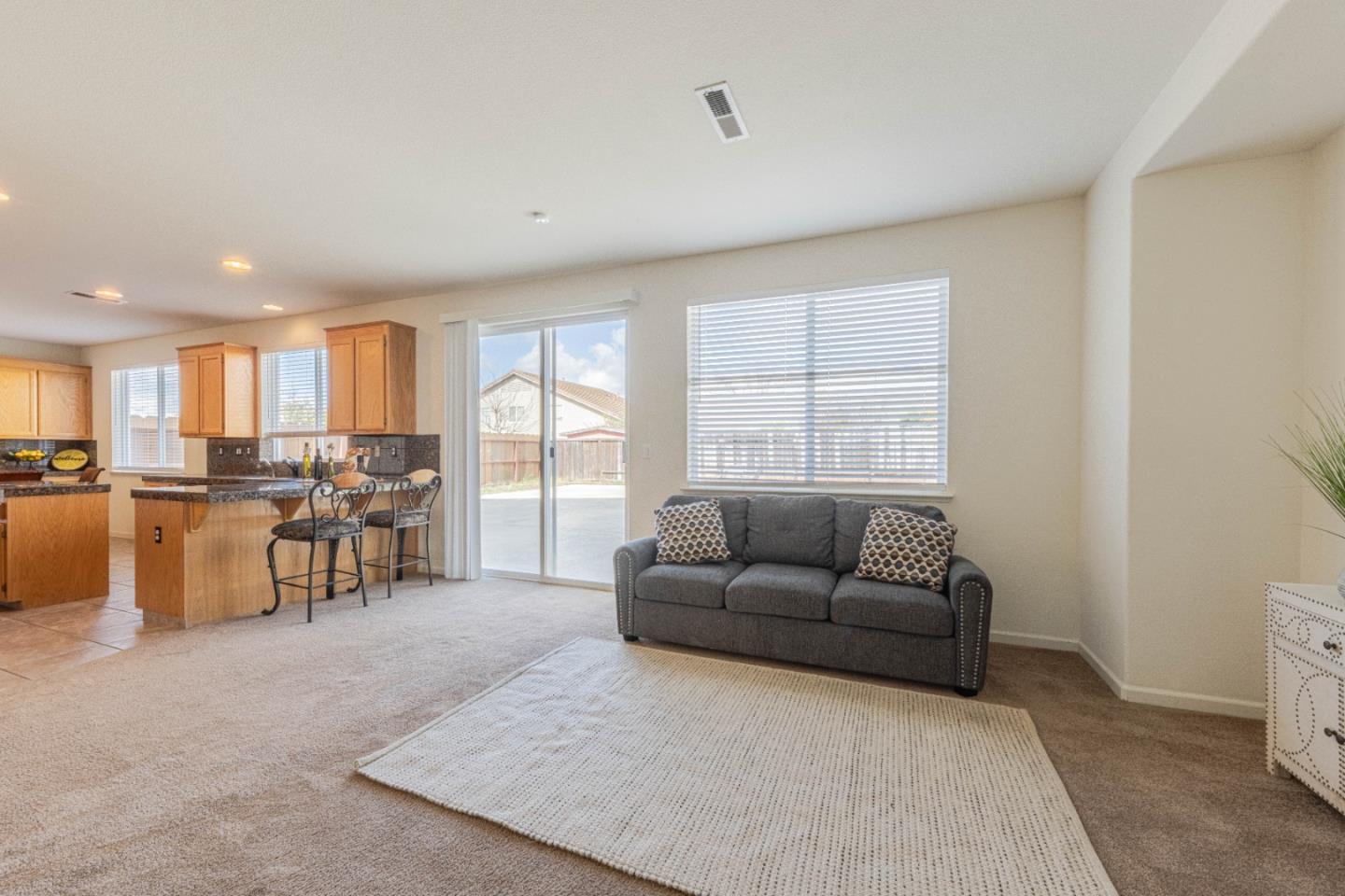 Detail Gallery Image 11 of 51 For 965 Las Flores St, Soledad,  CA 93960 - 6 Beds | 3 Baths