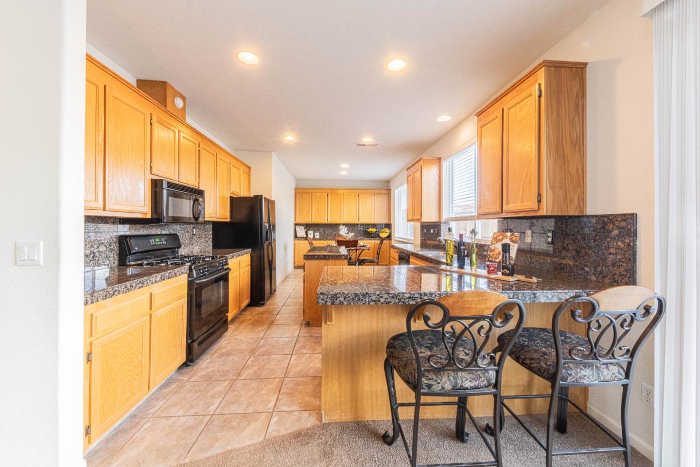 Detail Gallery Image 13 of 51 For 965 Las Flores St, Soledad,  CA 93960 - 6 Beds | 3 Baths