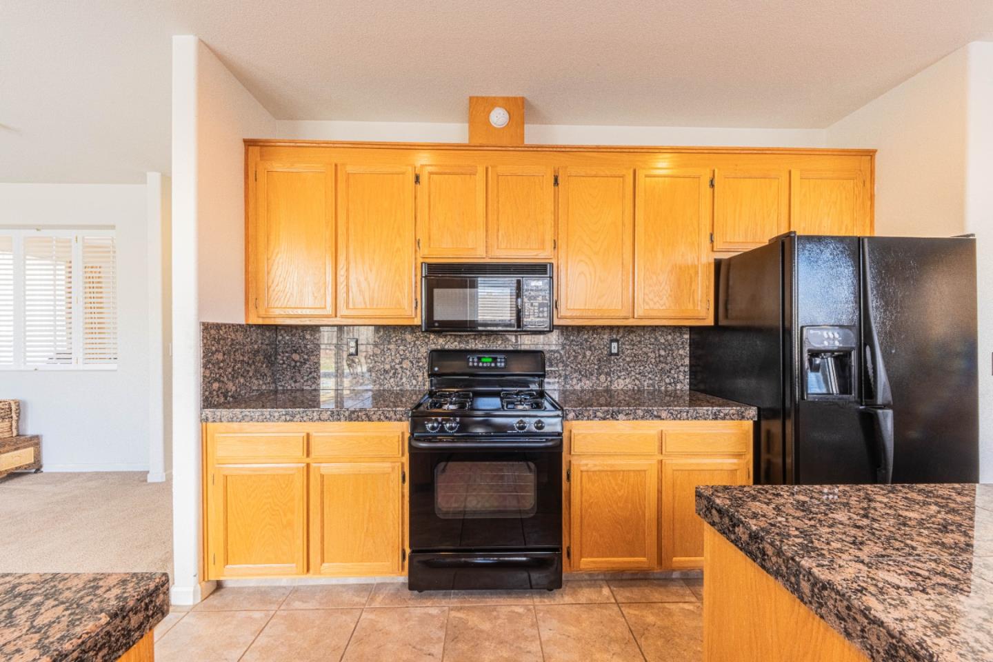 Detail Gallery Image 16 of 51 For 965 Las Flores St, Soledad,  CA 93960 - 6 Beds | 3 Baths