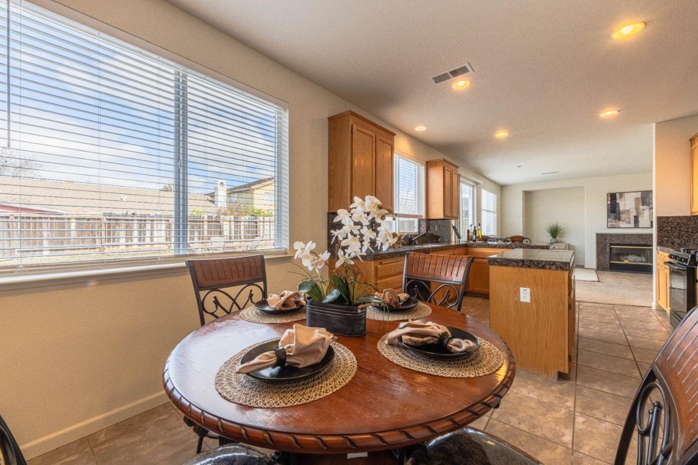 Detail Gallery Image 18 of 51 For 965 Las Flores St, Soledad,  CA 93960 - 6 Beds | 3 Baths