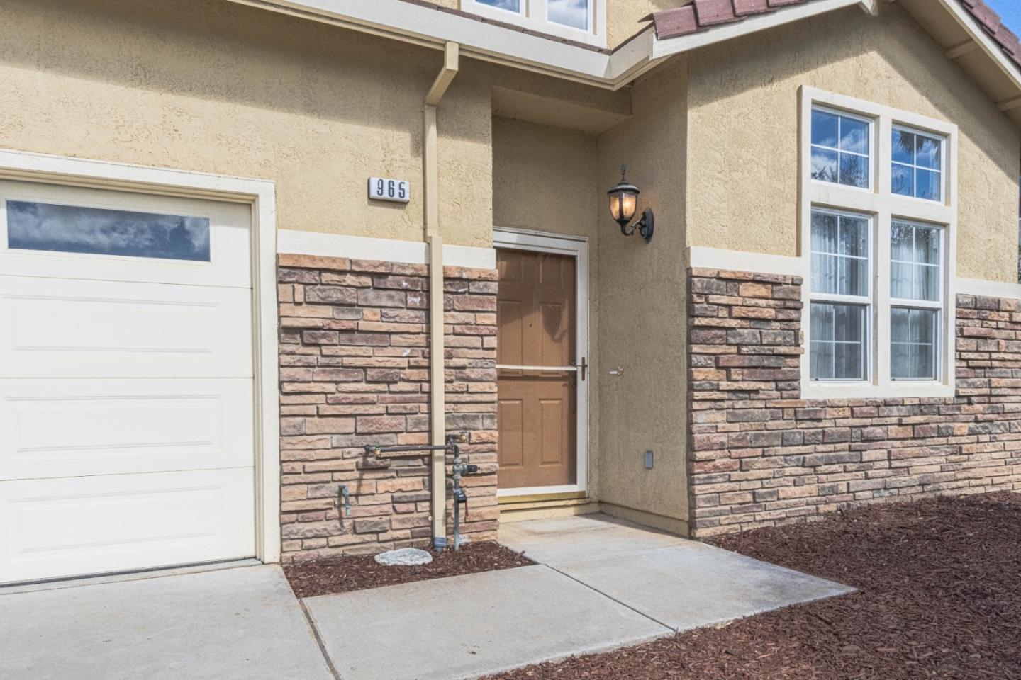 Detail Gallery Image 2 of 51 For 965 Las Flores St, Soledad,  CA 93960 - 6 Beds | 3 Baths