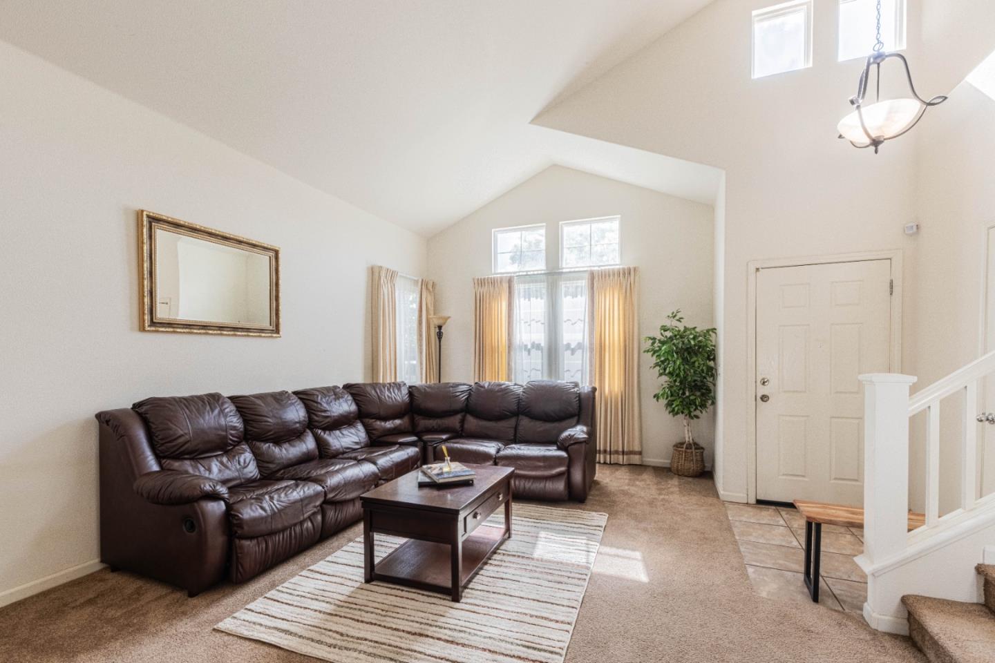 Detail Gallery Image 5 of 51 For 965 Las Flores St, Soledad,  CA 93960 - 6 Beds | 3 Baths