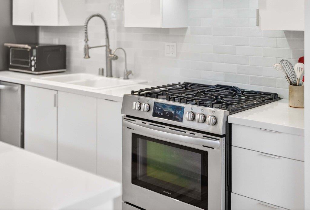 Detail Gallery Image 10 of 39 For 118 Rankin St, Santa Cruz,  CA 95060 - 3 Beds | 1 Baths