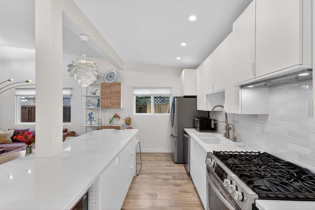 Detail Gallery Image 8 of 39 For 118 Rankin St, Santa Cruz,  CA 95060 - 3 Beds | 1 Baths