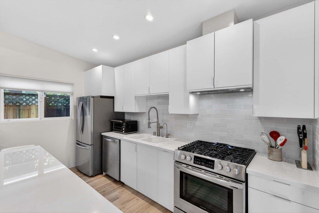 Detail Gallery Image 9 of 39 For 118 Rankin St, Santa Cruz,  CA 95060 - 3 Beds | 1 Baths