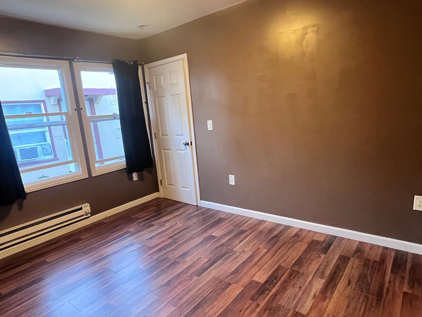 Detail Gallery Image 9 of 13 For 1627 Fairview St #B,  Berkeley,  CA 94703 - 1 Beds | 1 Baths